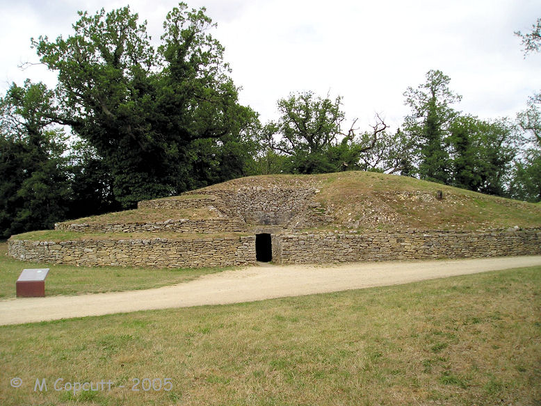 aP7190202a_Tumulus_A_Bougon.JPG