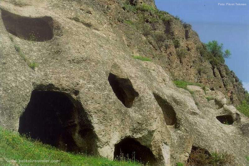 kaya_mezarlar.jpg