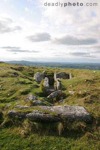 IMG_2833_loughcrew_cairn_u.jpg
