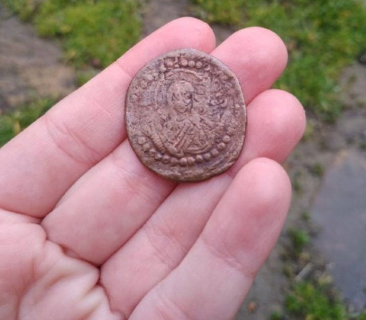 Ağaçları sularken karşısına çıktı! Tam bin 500 yıllık Ağaçları sularken karşısına çıktı! Tam bin 500 yıllık