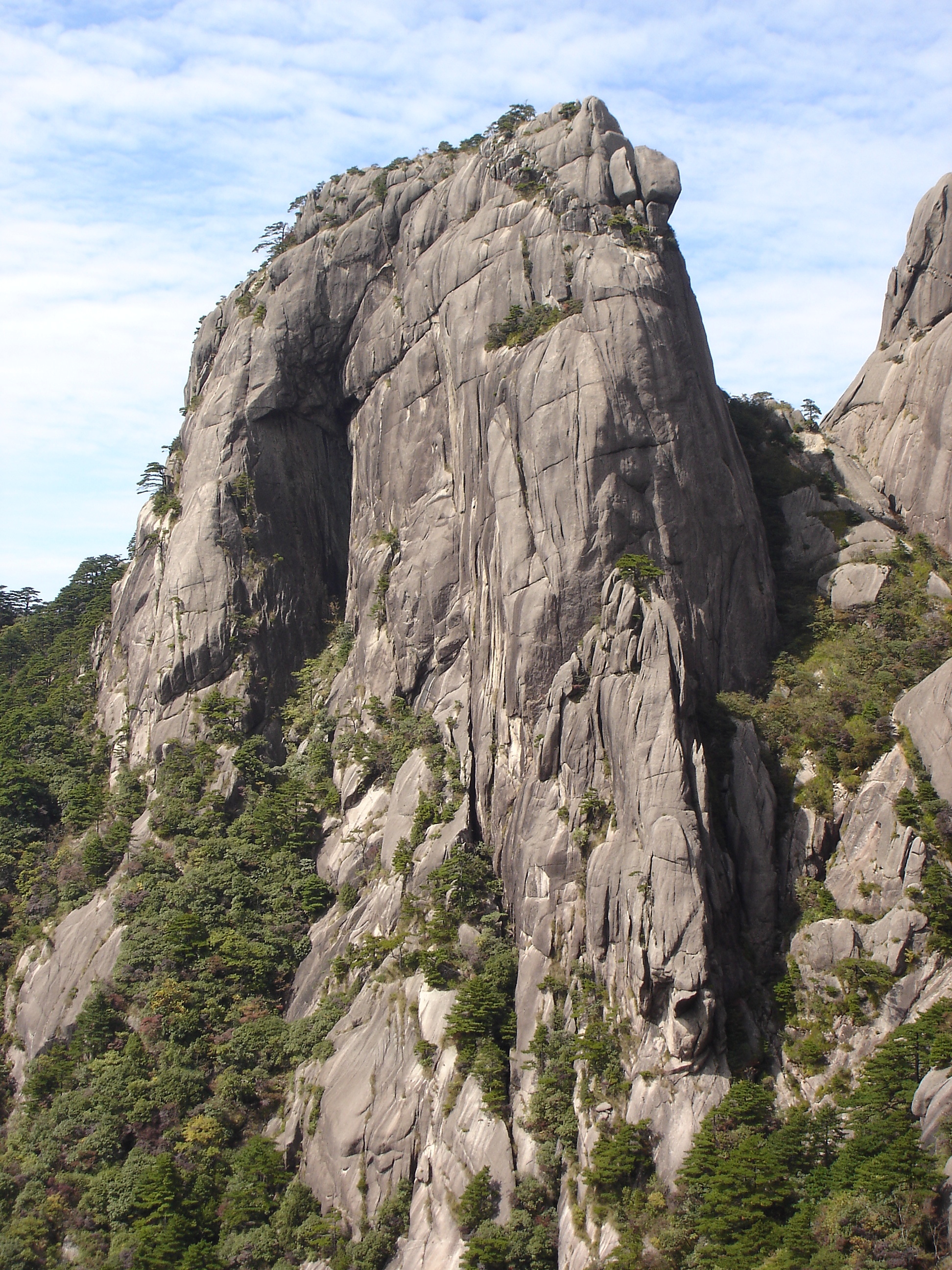 Huangshan_Rock_Formations.JPG