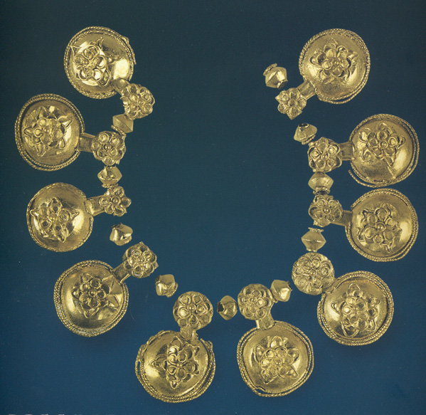 small_tomb_shipka_necklace_gold.jpg