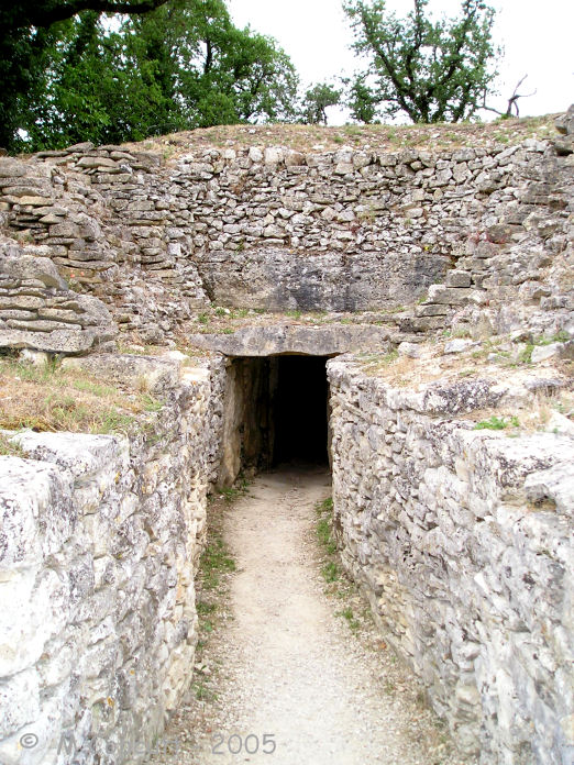 aP7190203a_Tumulus_A_Bougon.JPG