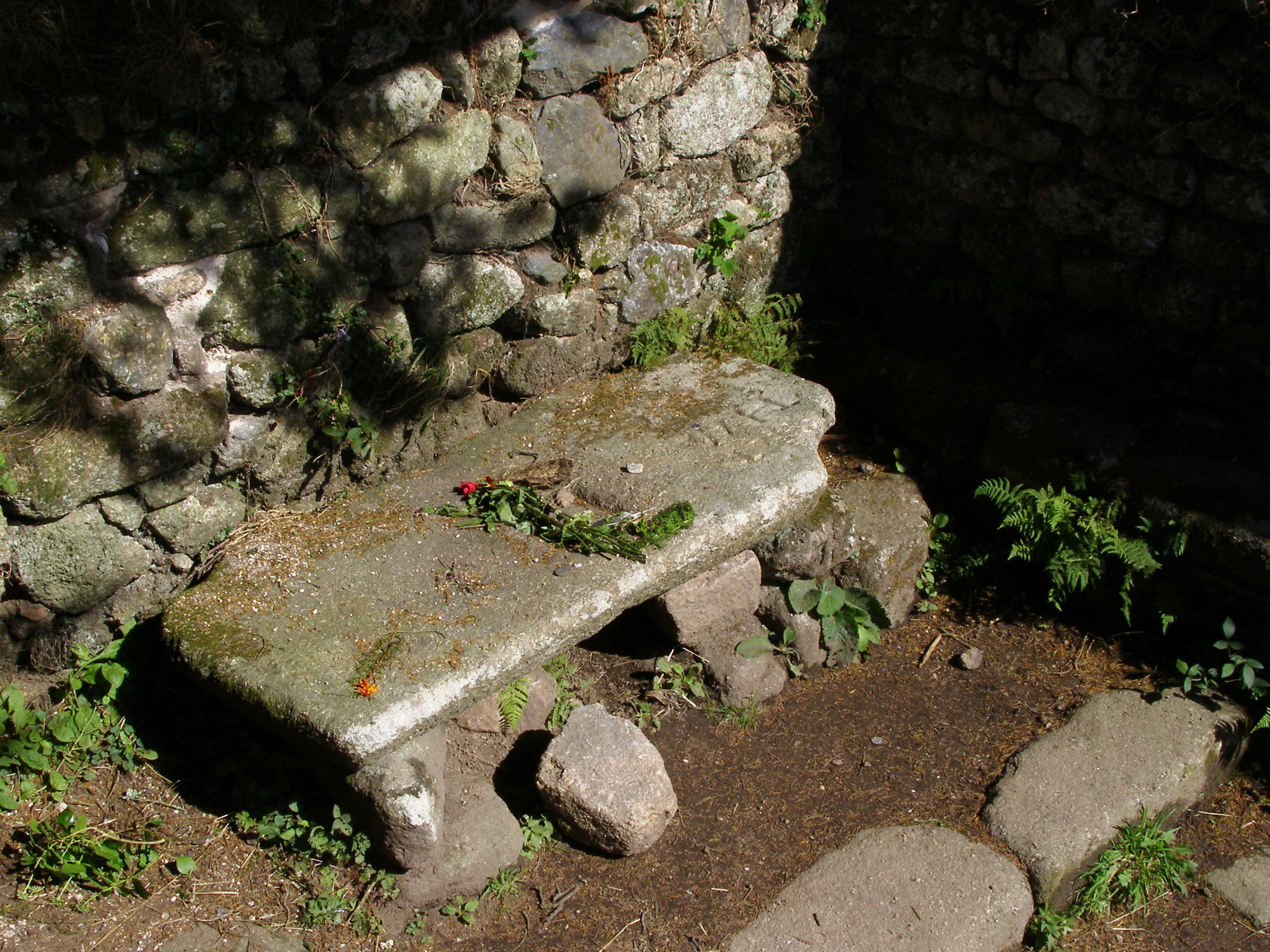 Madron_baptistry_altar_stone.jpg