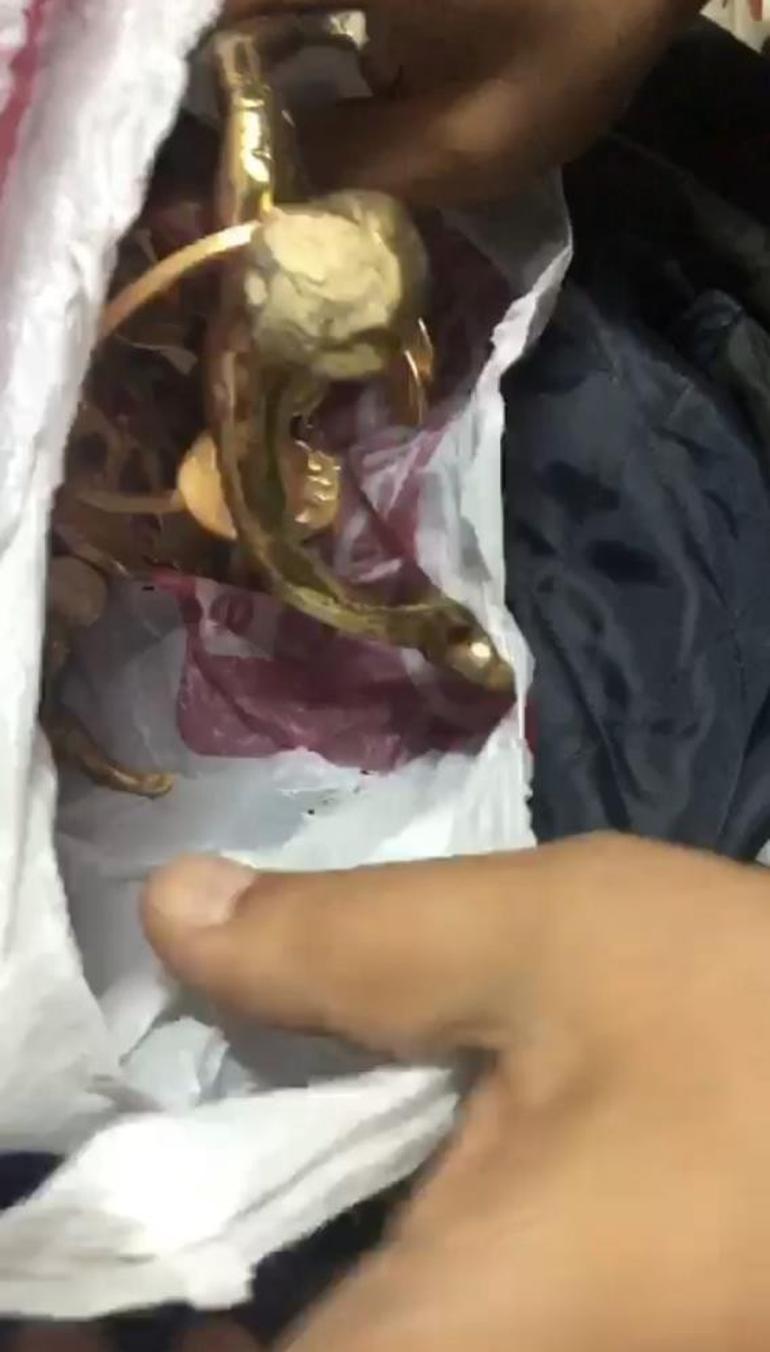 Define avcıları sikkeleri paylaşamayınca polise gidip şikayetçi oldu Define avcıları sikkeleri paylaşamayınca polise gidip şikayetçi oldu