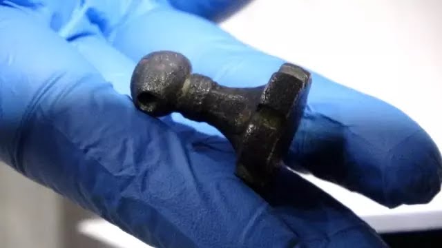 Tarlada bir köylü tarafından bulunan 3500 yıllık mühür ilk kez görüntülendi Tarlada bir köylü tarafından bulunan 3500 yıllık mühür ilk kez görüntülendi