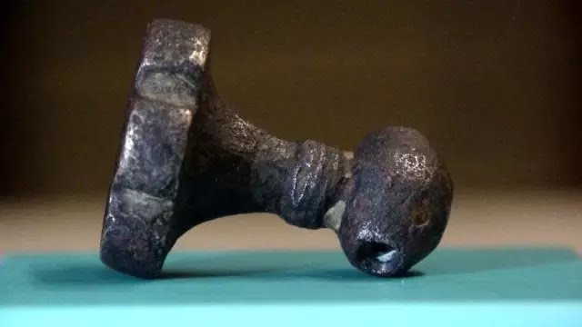 Tarlada bir köylü tarafından bulunan 3500 yıllık mühür ilk kez görüntülendi Tarlada bir köylü tarafından bulunan 3500 yıllık mühür ilk kez görüntülendi