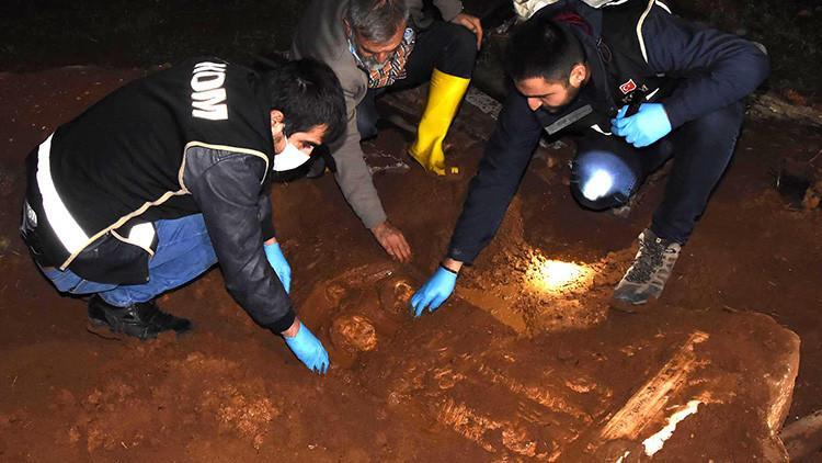 Suçüstü yakalandılar 7 milyon liraya satacaklardı Suçüstü yakalandılar 7 milyon liraya satacaklardı